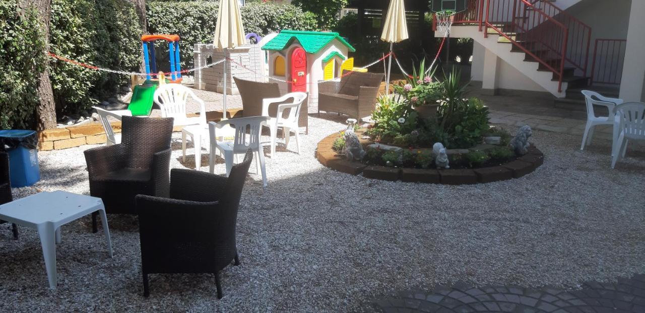 Hotel De Amicis Riccione Eksteriør bilde