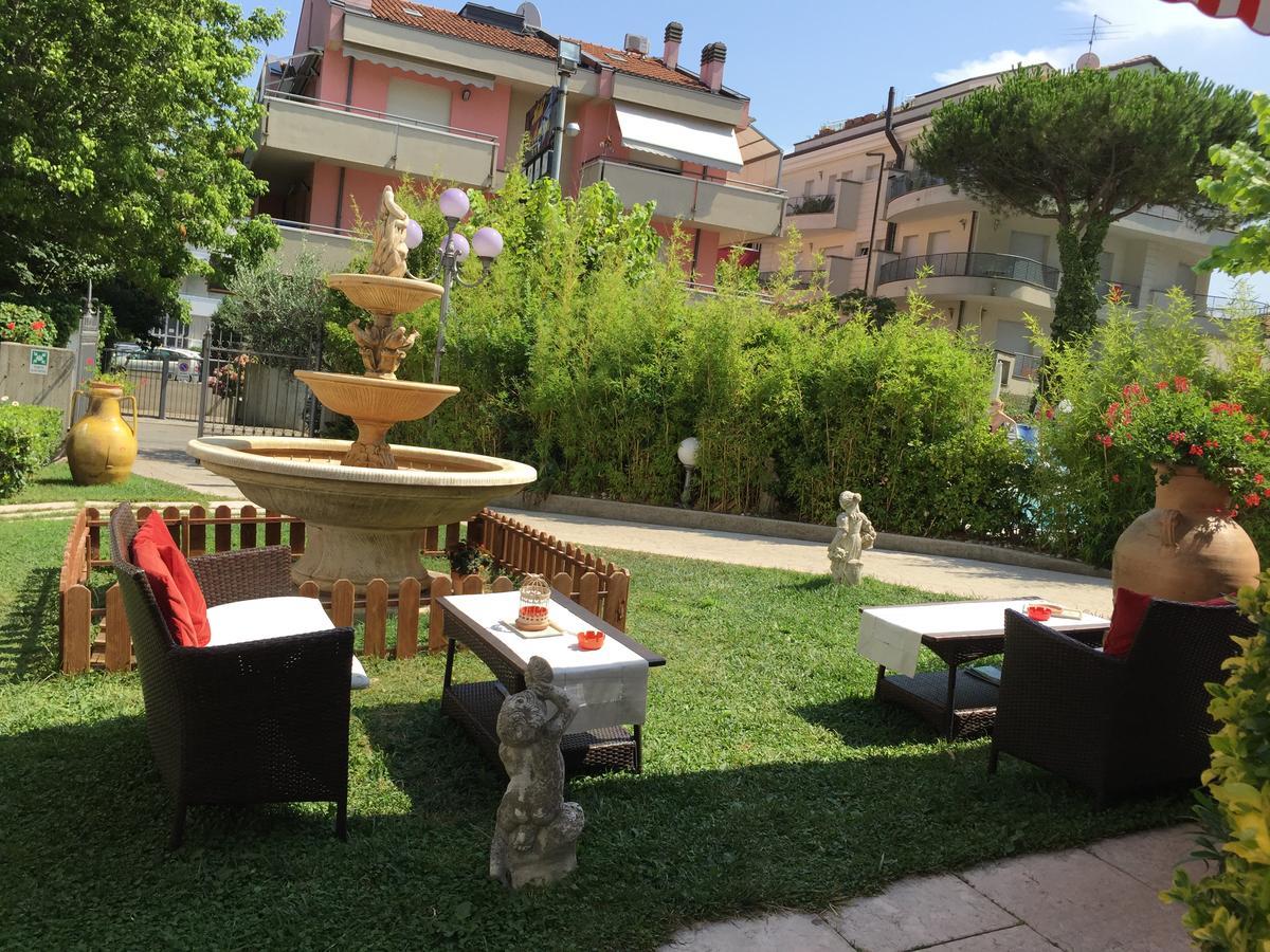 Hotel De Amicis Riccione Eksteriør bilde