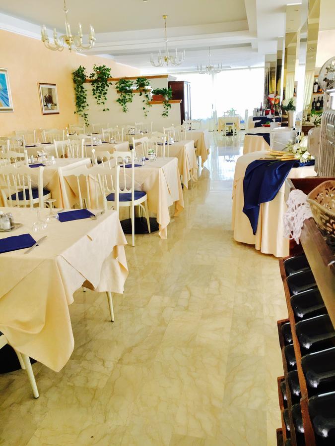 Hotel De Amicis Riccione Eksteriør bilde