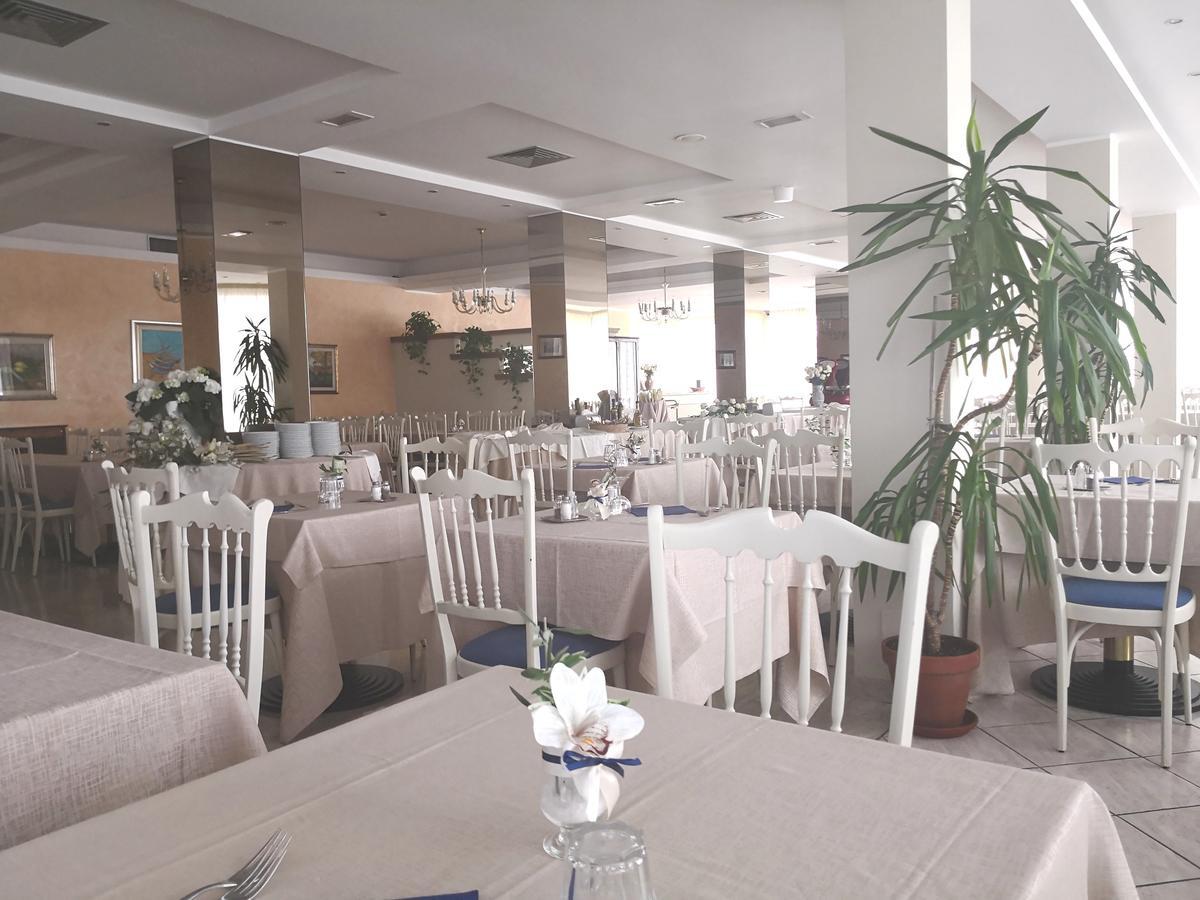 Hotel De Amicis Riccione Eksteriør bilde