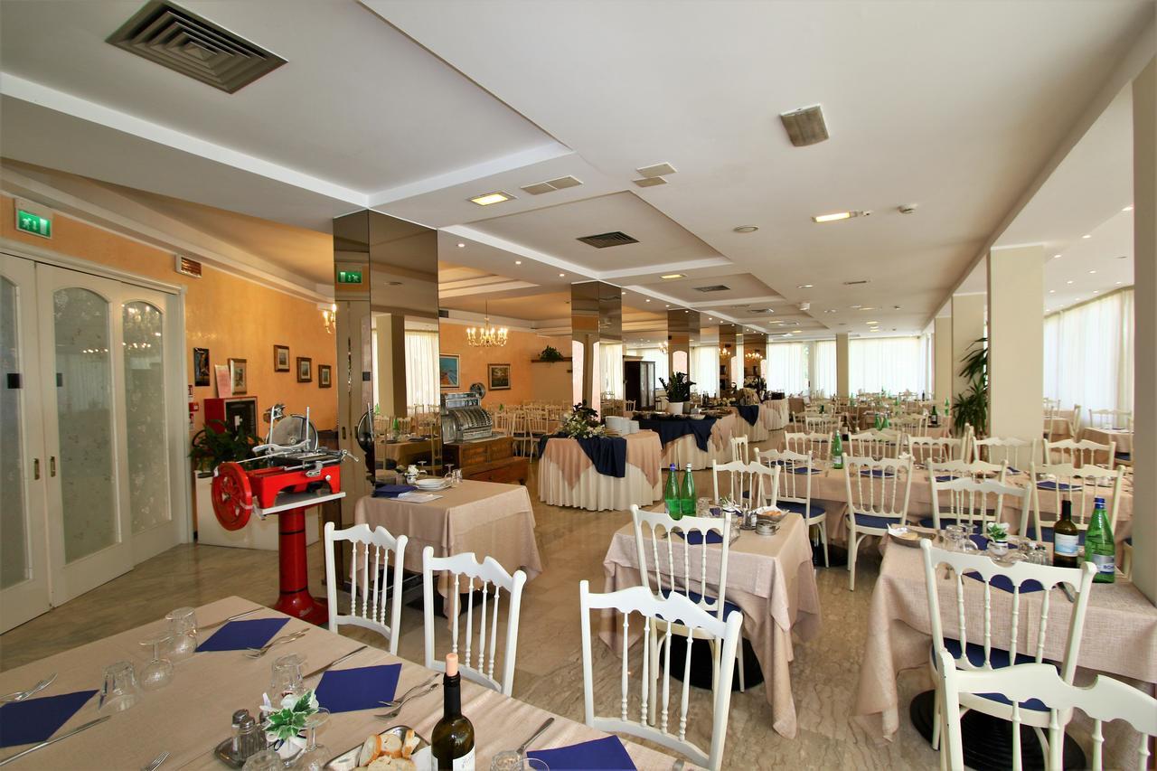 Hotel De Amicis Riccione Eksteriør bilde